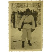 Deutscher Soldat in Wintertarnung